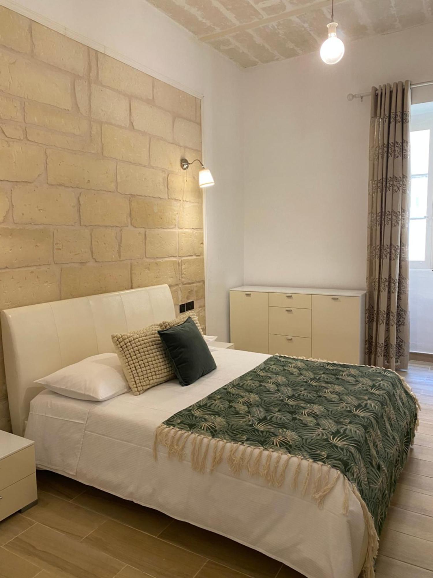 Stylish Typical Maltese Getaway Close To The Sea Sliema Ngoại thất bức ảnh